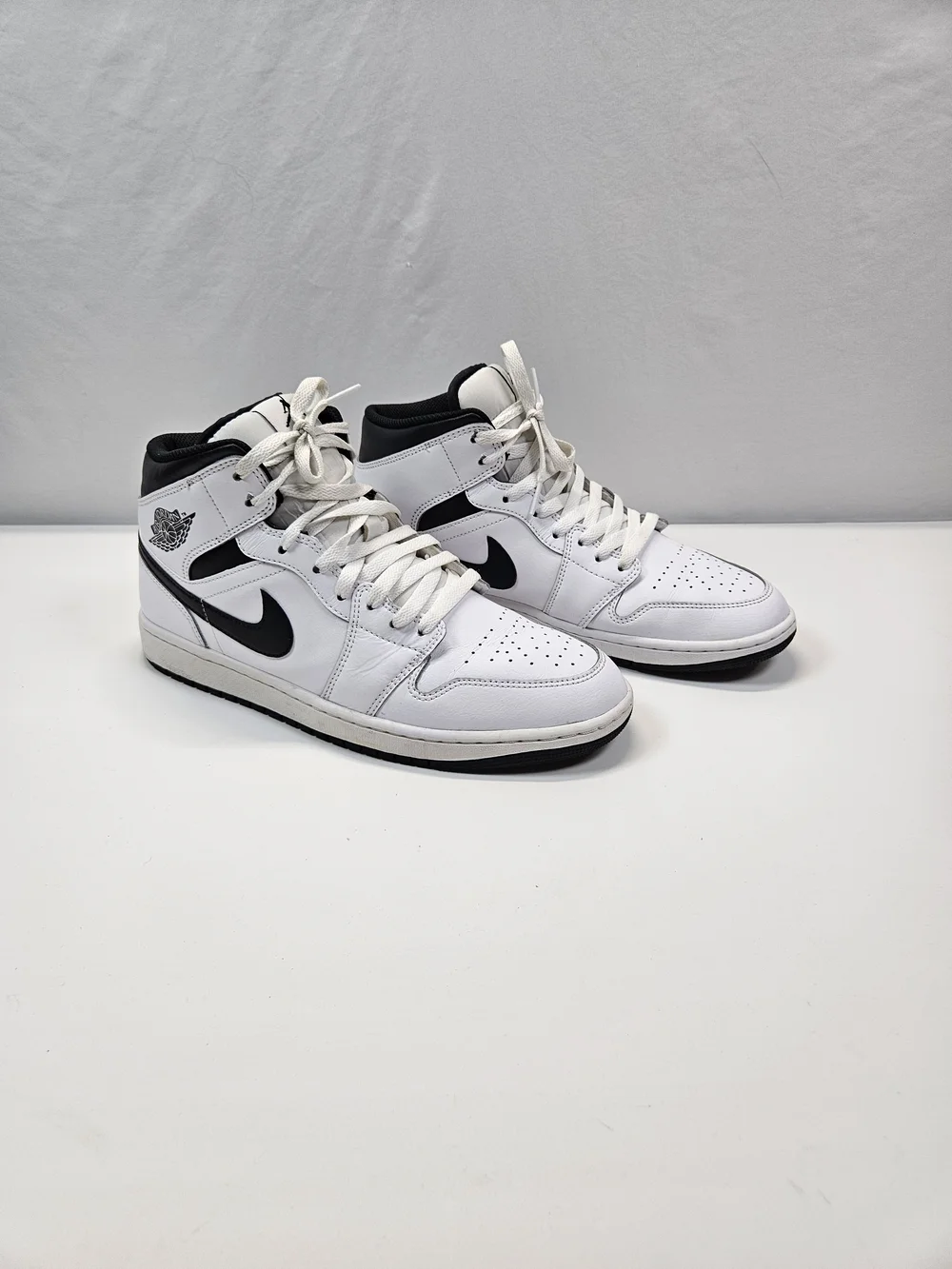 Nike Air Jordan 1 Mid White Black Reverse Panda Stormtrooper 10.5 DQ8426-132 OG